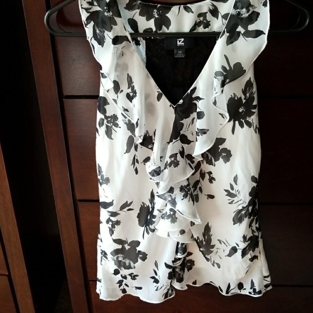 Black & white floral tank